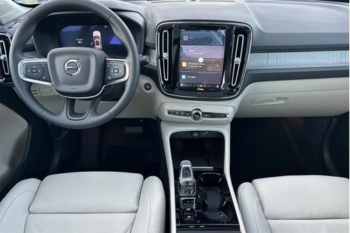2025 Volvo XC40 Plus Bright Theme