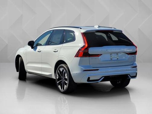 2026 Volvo XC60 Plug-In Hybrid Plus