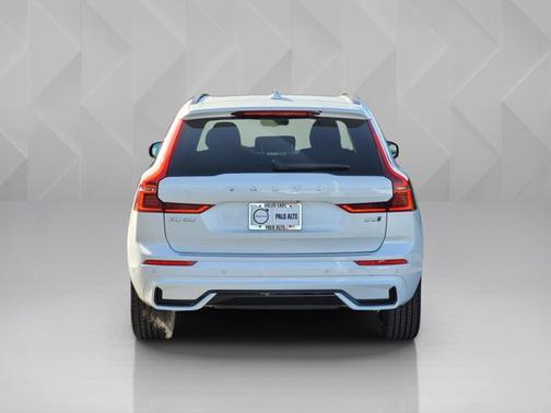 2026 Volvo XC60 Plus