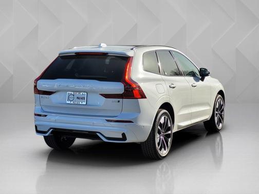 2026 Volvo XC60 Plus