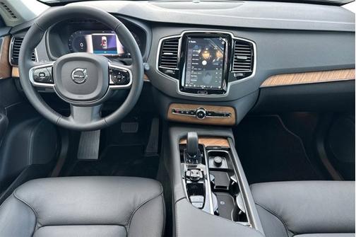 2025 Volvo XC90 Plus