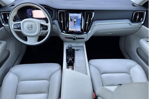 2024 Volvo S60 Plus Dark Theme