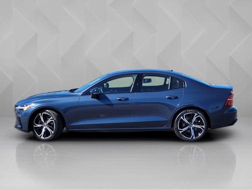 2023 Volvo S60 Core Dark Theme