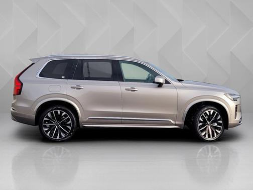 2025 Volvo XC90 Plug-In Hybrid Plus