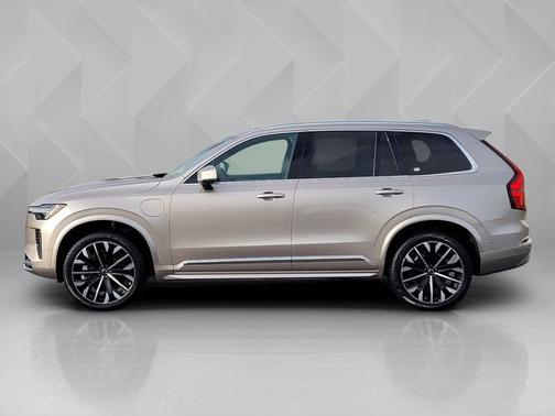 2025 Volvo XC90 Plug-In Hybrid Plus