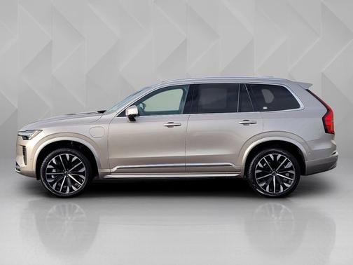 2025 Volvo XC90 Plug-In Hybrid Plus