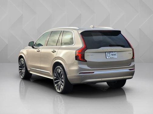 2025 Volvo XC90 Plug-In Hybrid Plus