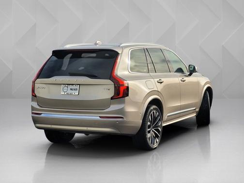 2025 Volvo XC90 Plug-In Hybrid Plus