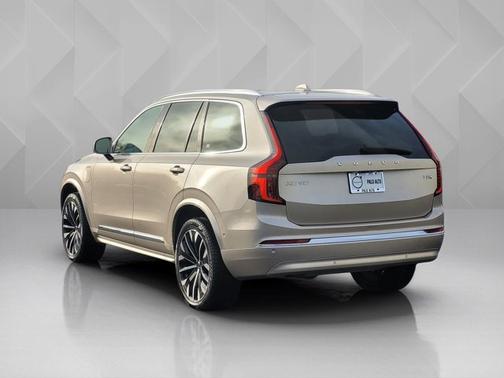 2025 Volvo XC90 Plug-In Hybrid Plus