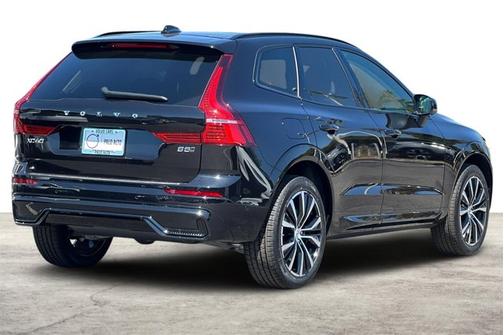2025 Volvo XC60 Plus