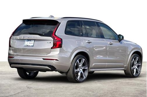 Bright Dusk Metallic 2026 Volvo XC90 Ultra Dark Theme