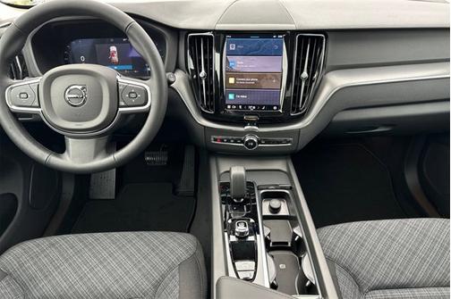 2025 Volvo XC60 Core
