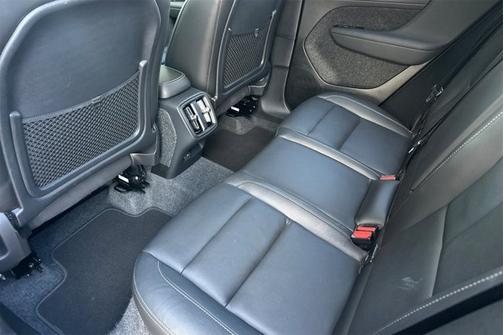 2025 Volvo XC40 Plus Bright Theme