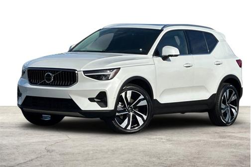 2025 Volvo XC40 Plus Bright Theme
