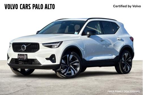 2025 Volvo XC40 Plus Dark Theme