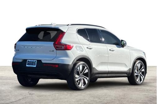 2025 Volvo XC40 Plus Dark Theme