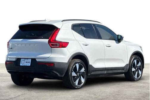2025 Volvo EX40 Core