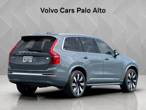Thunder Gray Metallic 2023 Volvo XC90 Recharge Plug-In Hybrid Ultimate