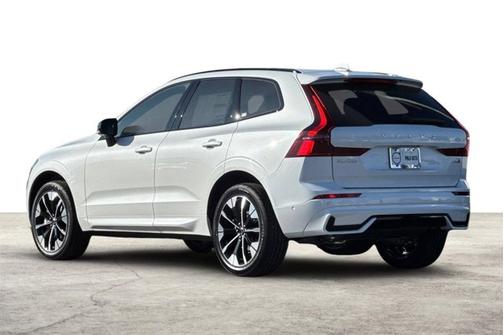 2026 Volvo XC60 Plus