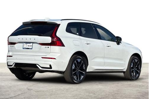 2026 Volvo XC60 Plus