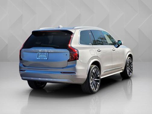 2026 Volvo XC90 Plus