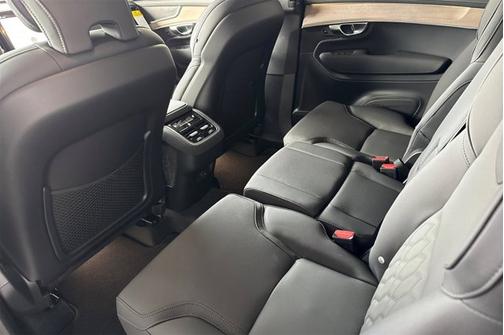 2026 Volvo XC90 Plus