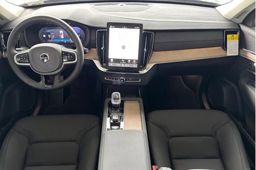 2026 Volvo XC90 Plus