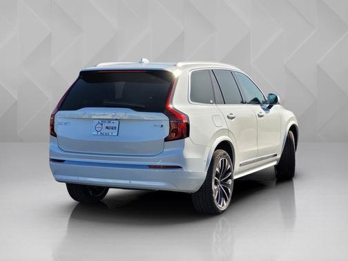 2026 Volvo XC90 Plus