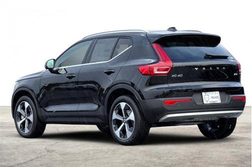 2025 Volvo XC40 Plus Bright Theme