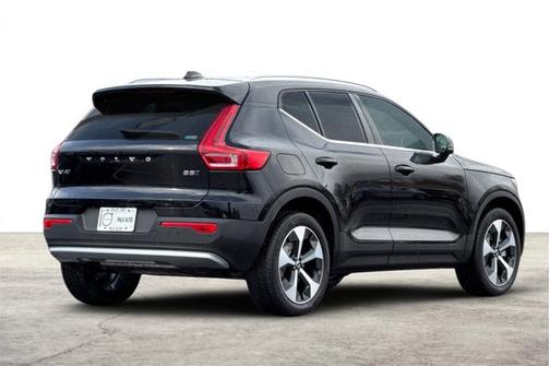 2025 Volvo XC40 Plus Bright Theme