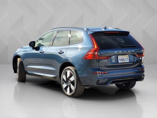 2024 Volvo XC60 Recharge Plug-In Hybrid Ultimate Dark Theme