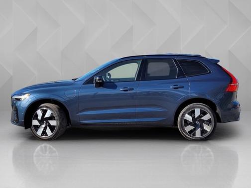 2024 Volvo XC60 Recharge Plug-In Hybrid Ultimate Dark Theme