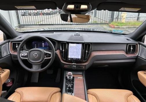 2024 Volvo XC60 Recharge Plug-In Hybrid Ultimate Dark Theme