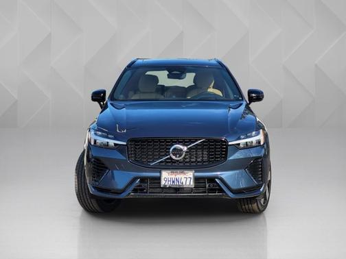 2024 Volvo XC60 Recharge Plug-In Hybrid Ultimate Dark Theme
