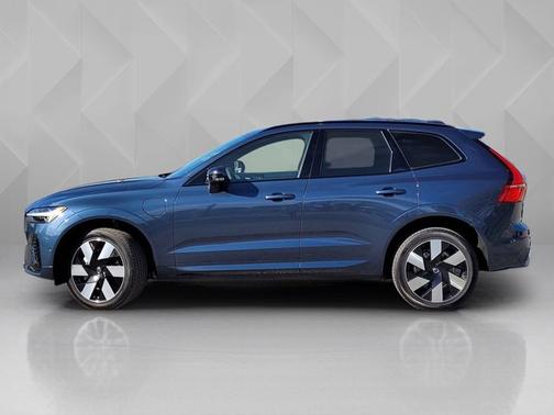2024 Volvo XC60 Recharge Plug-In Hybrid Ultimate Dark Theme