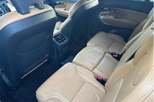 2023 Volvo XC90 Recharge Plug-In Hybrid Ultimate Dark Theme