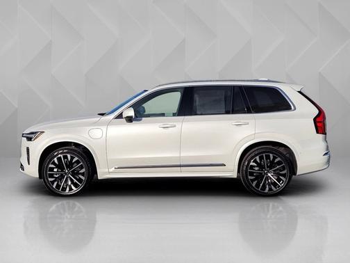 Crystal White Pearl 2026 Volvo XC90 Plug-In Hybrid Plus