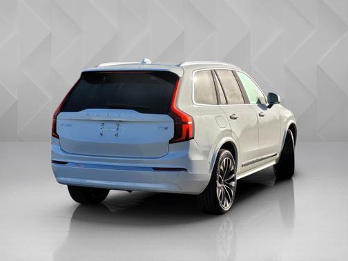 2026 Volvo XC90 Plug-In Hybrid Plus