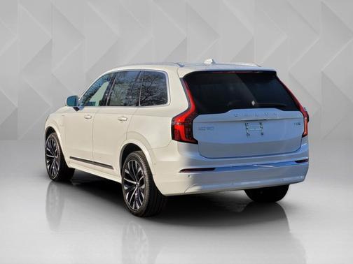 2026 Volvo XC90 Plug-In Hybrid Plus