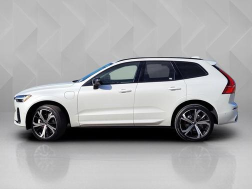2024 Volvo XC60 Recharge Plug-In Hybrid Ultimate Dark Theme