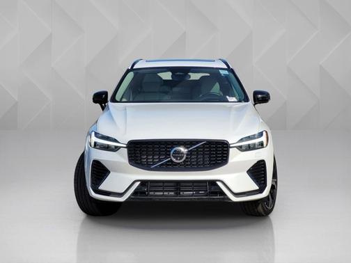 2024 Volvo XC60 Recharge Plug-In Hybrid Ultimate Dark Theme