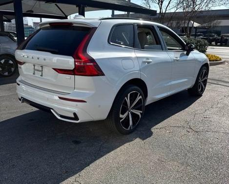 2024 Volvo XC60 Recharge Plug-In Hybrid Ultimate Dark Theme