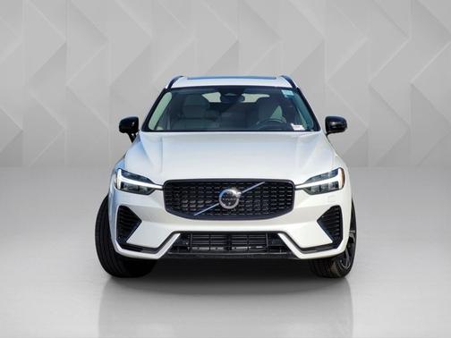 2024 Volvo XC60 Recharge Plug-In Hybrid Ultimate Dark Theme
