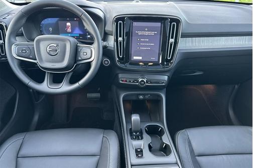 2025 Volvo XC40 Core Bright Theme