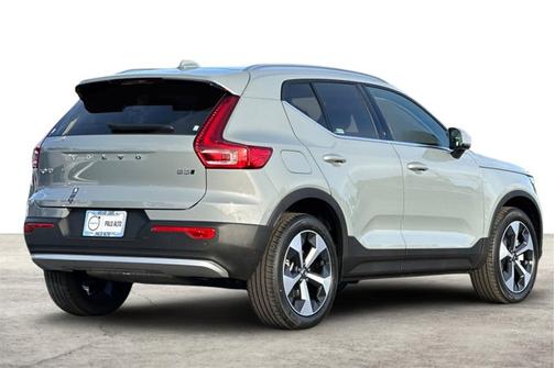 2025 Volvo XC40 Core Bright Theme