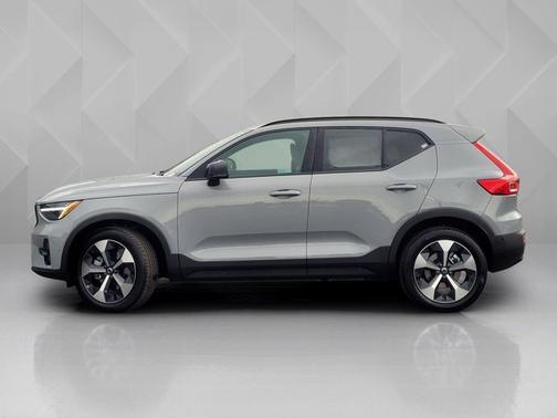 Gray Metallic 2026 Volvo XC40 Plus