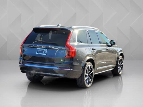 2023 Volvo XC90 Plus
