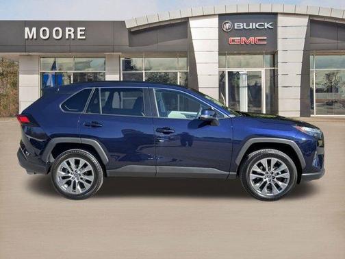 2022 Toyota RAV4 XLE Premium