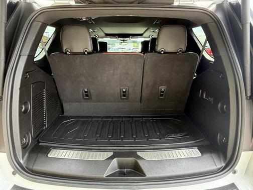 White Frost Tri-Coat 2023 GMC Yukon Denali Ultimate