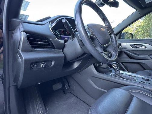 2022 Chevrolet Traverse LT Leather
